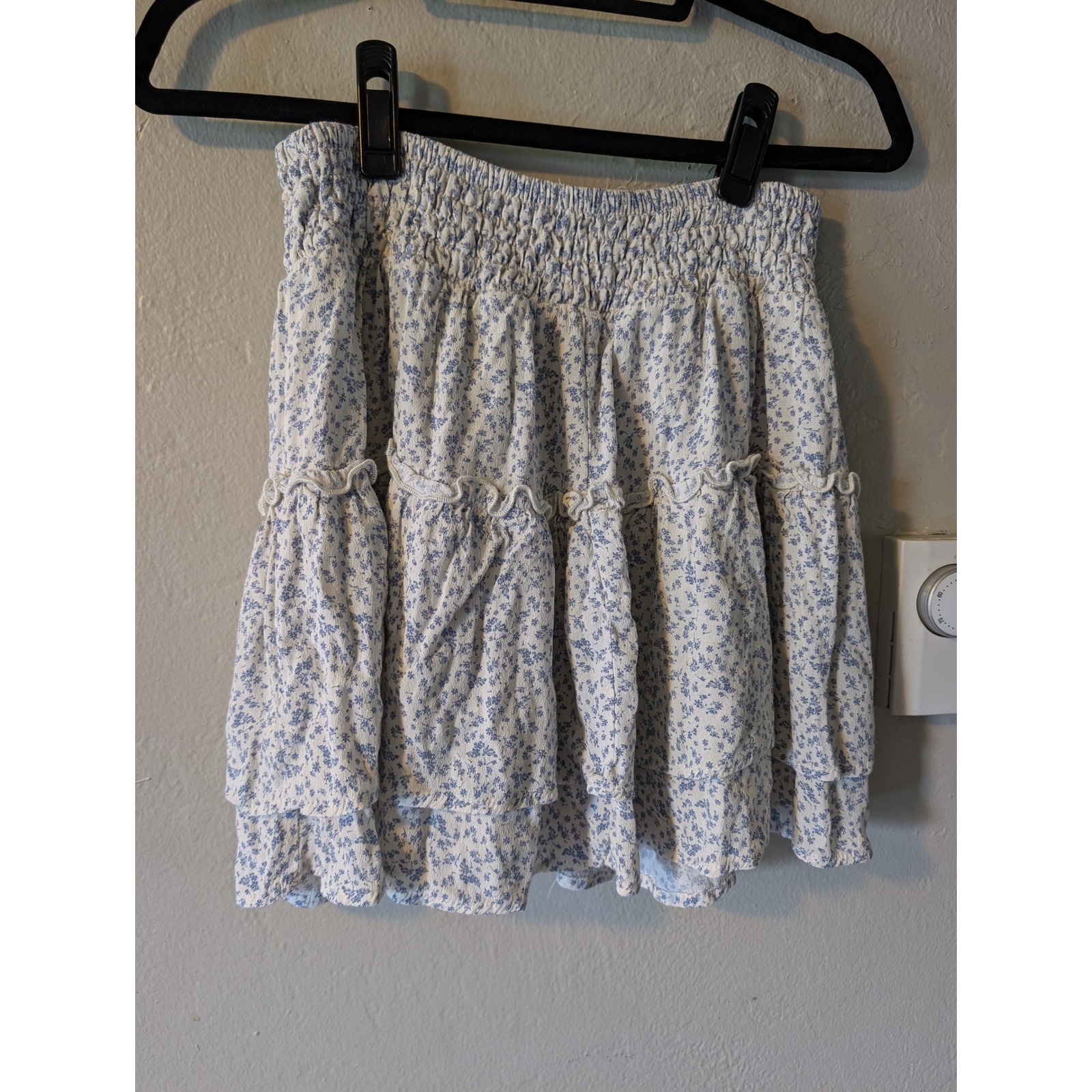 Floral Feminine Mini Skirt White / Blue With Ruffles Elastic Waist Size Xl